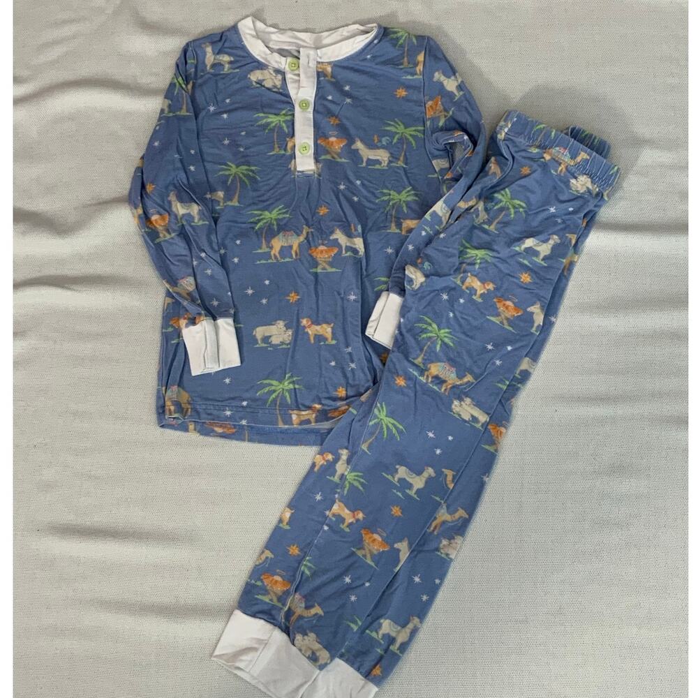 Serendipity Nativity 2pc pajamas size medium 5-6‎